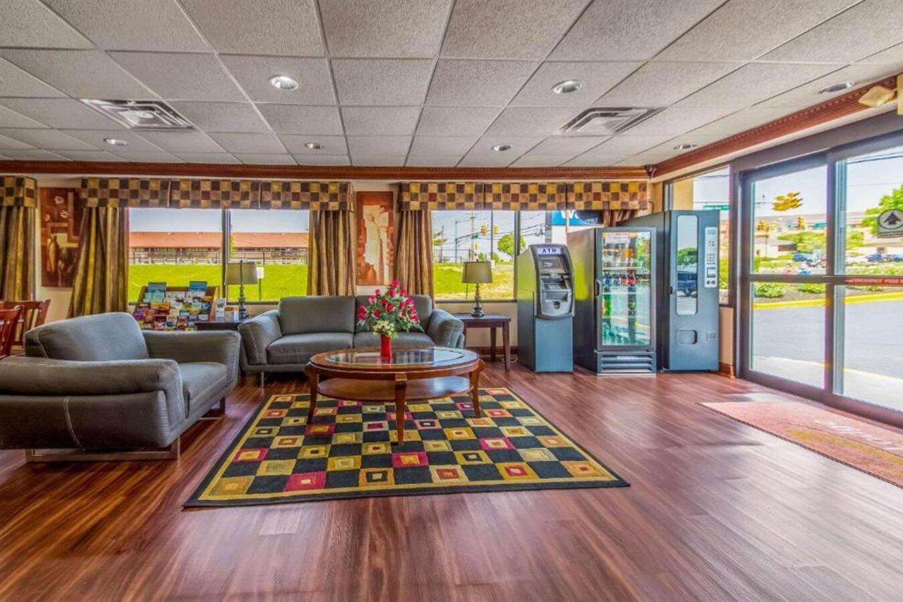 Econo Lodge Маунт-Лорел Екстер'єр фото